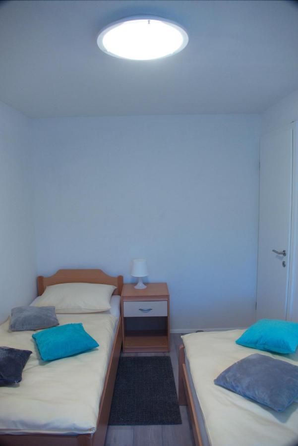 Begunje pri Cerknici Apartmaji Anita מראה חיצוני תמונה