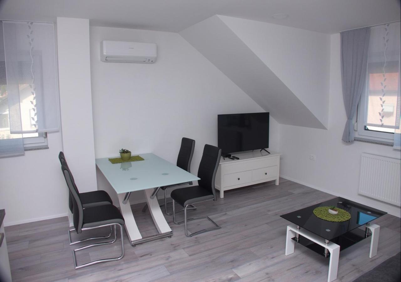 Begunje pri Cerknici Apartmaji Anita מראה חיצוני תמונה