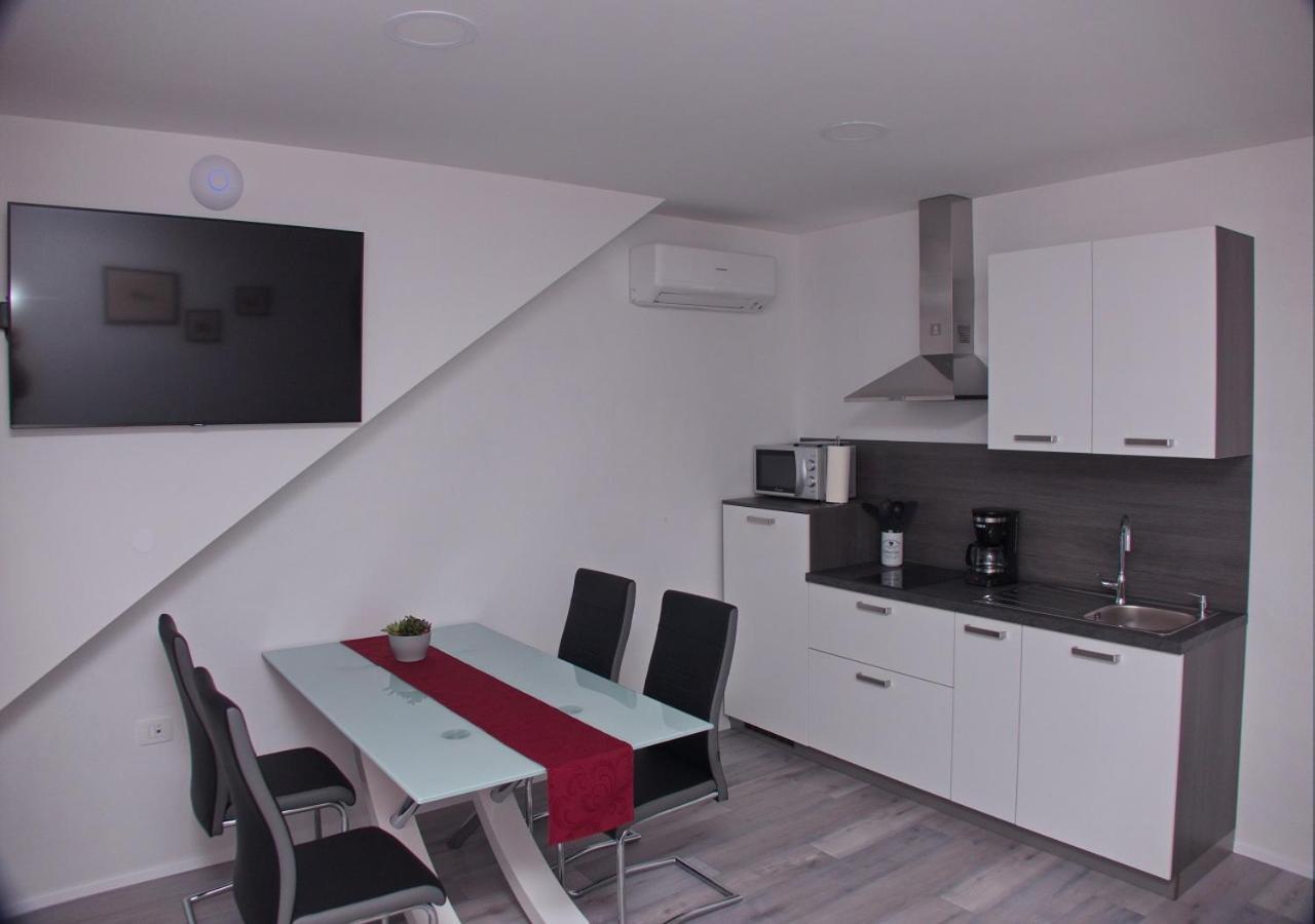 Begunje pri Cerknici Apartmaji Anita מראה חיצוני תמונה