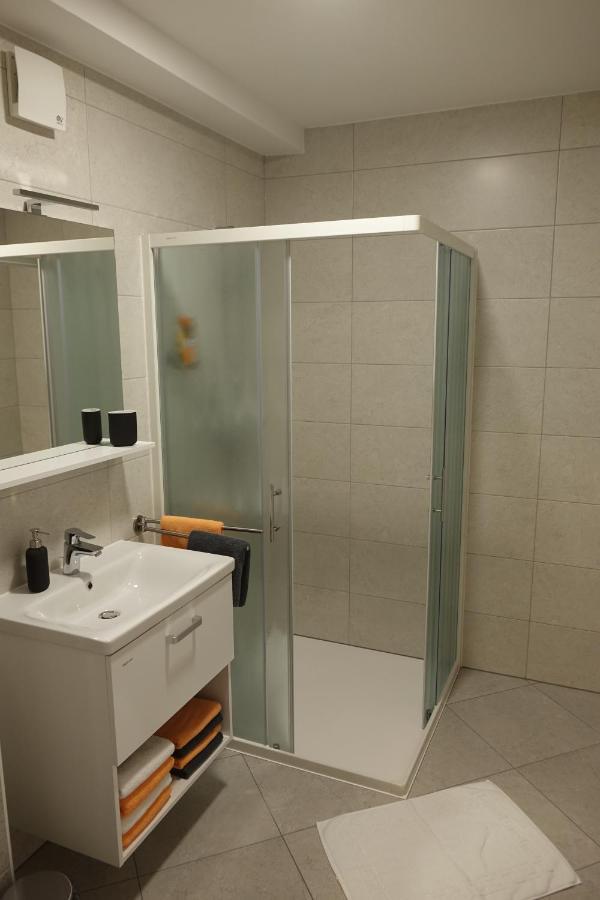 Begunje pri Cerknici Apartmaji Anita מראה חיצוני תמונה